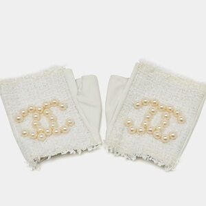 Euc Rare CHANEL White Tweed Leather Pearl CC Fingerless Gloves 8 M